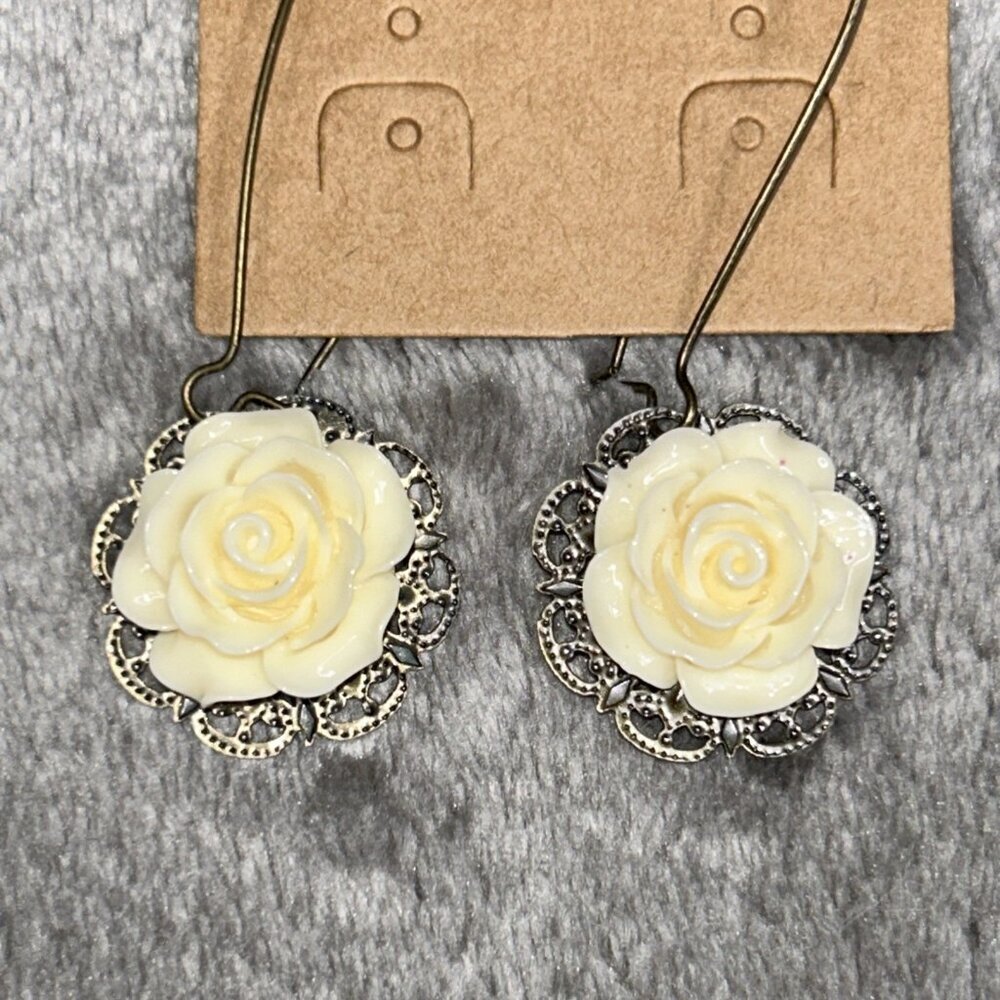 Plunder Jewelry Earrings Rose Dangle Boho Cottagecore Flower Drop